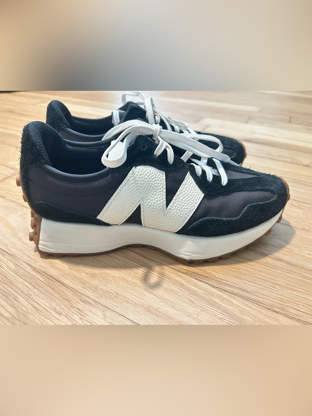 New Balance 327 Black White Sneakers 7 - Picture 2 of 9